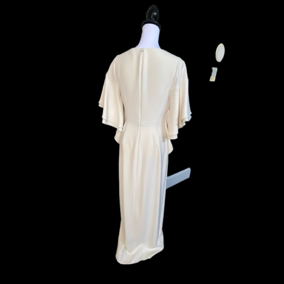 Halston Heritage size 4 Ivory Wedding Dress - Picture 4 of 13